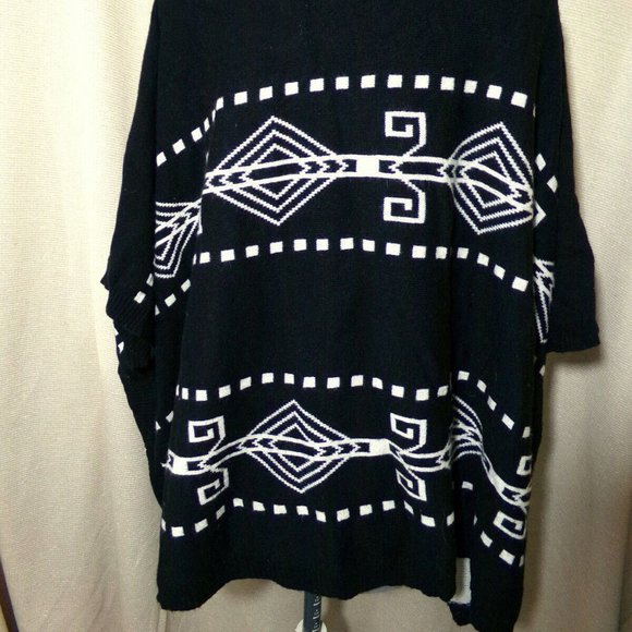 FOREVER21 Shawl Sweater Pullover S/M Black White Southwestern Aztec print SOFT! - Picture 6 of 8